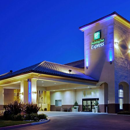 Holiday Inn Express Madera By Ihg Exterior photo