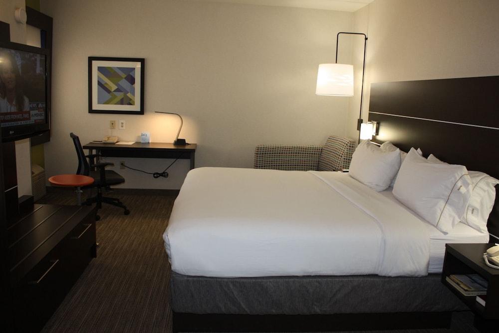 Holiday Inn Express Madera By Ihg Exterior photo