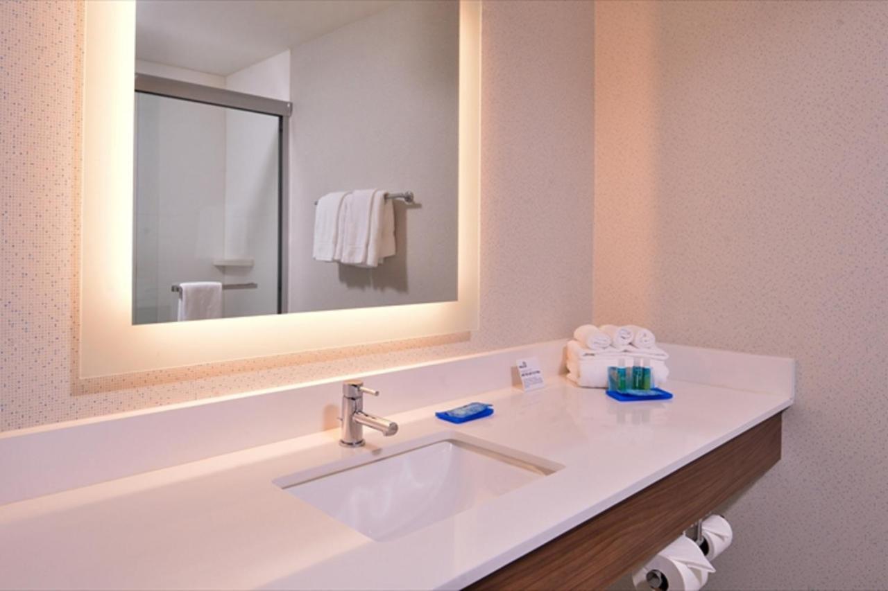 Holiday Inn Express Madera By Ihg Exterior photo