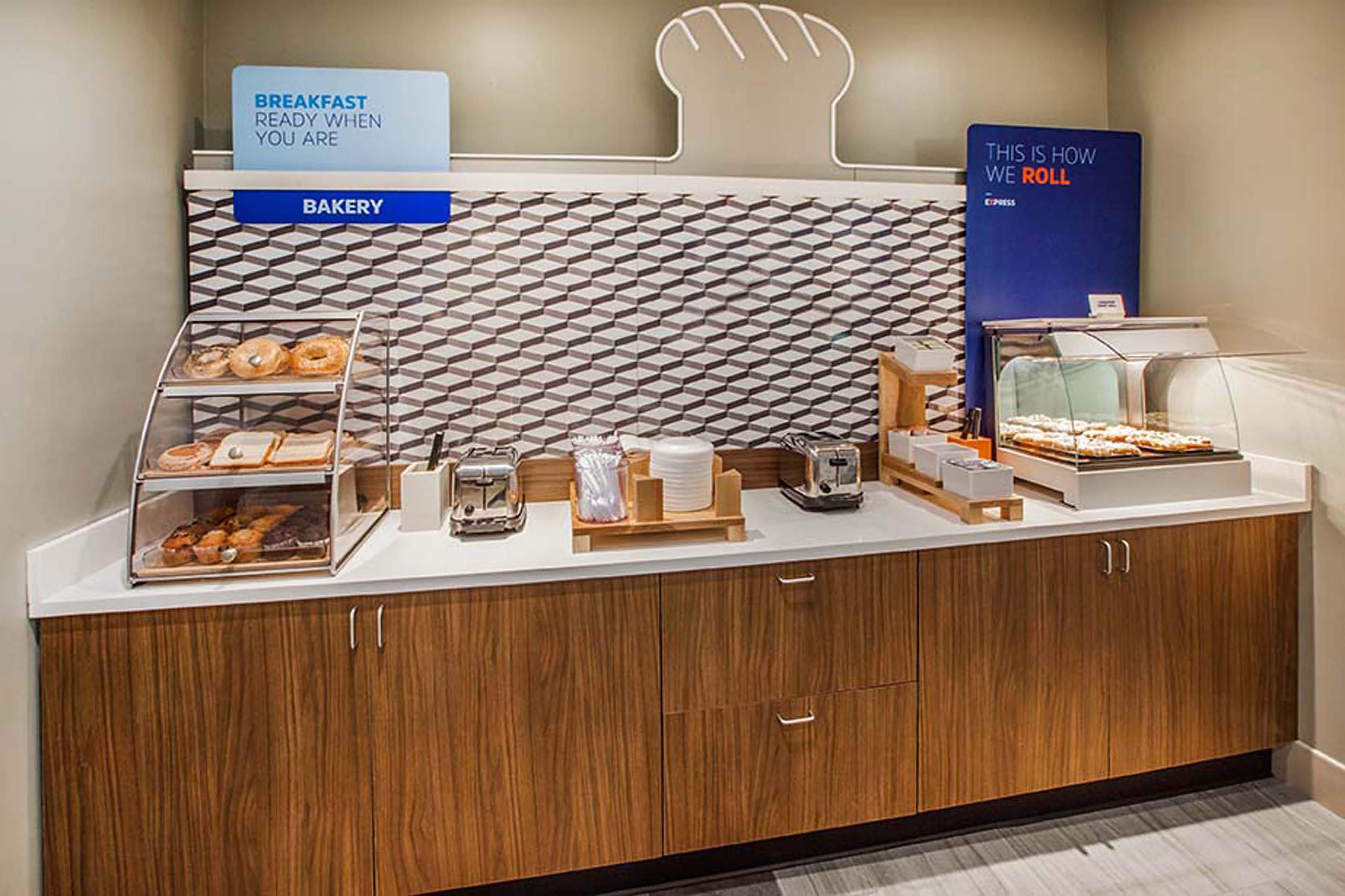 Holiday Inn Express Madera By Ihg Exterior photo
