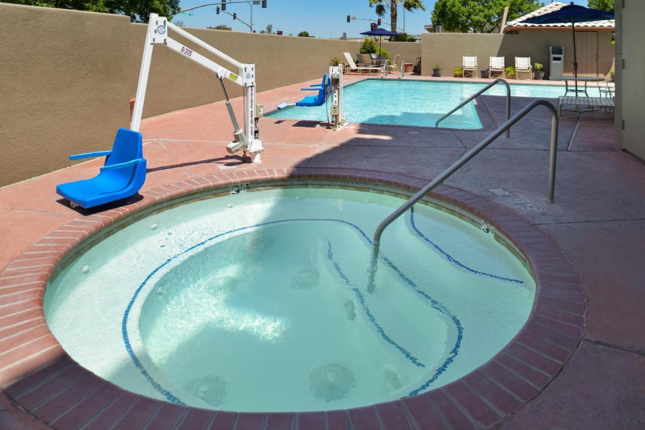Holiday Inn Express Madera By Ihg Exterior photo