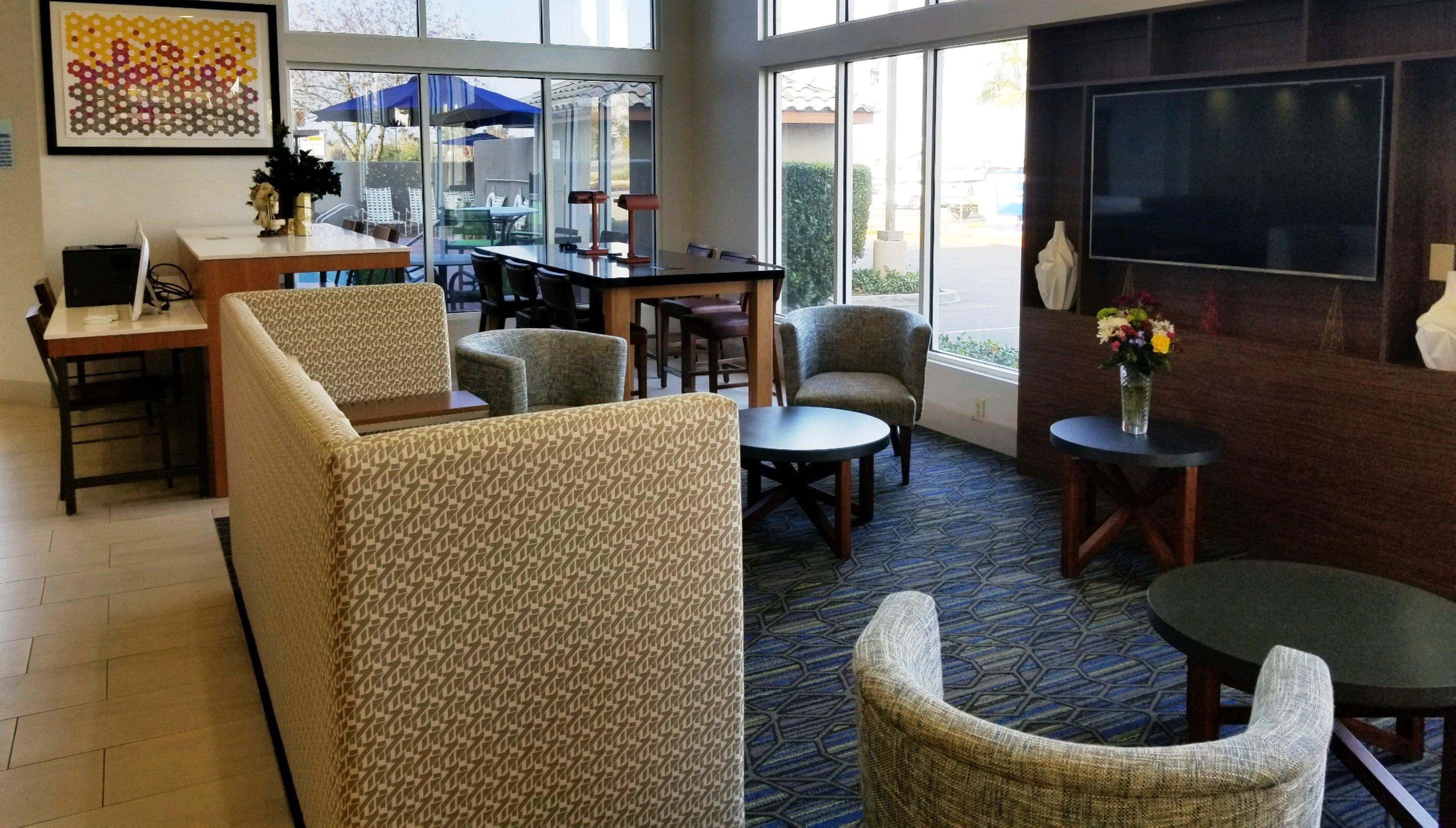 Holiday Inn Express Madera By Ihg Exterior photo