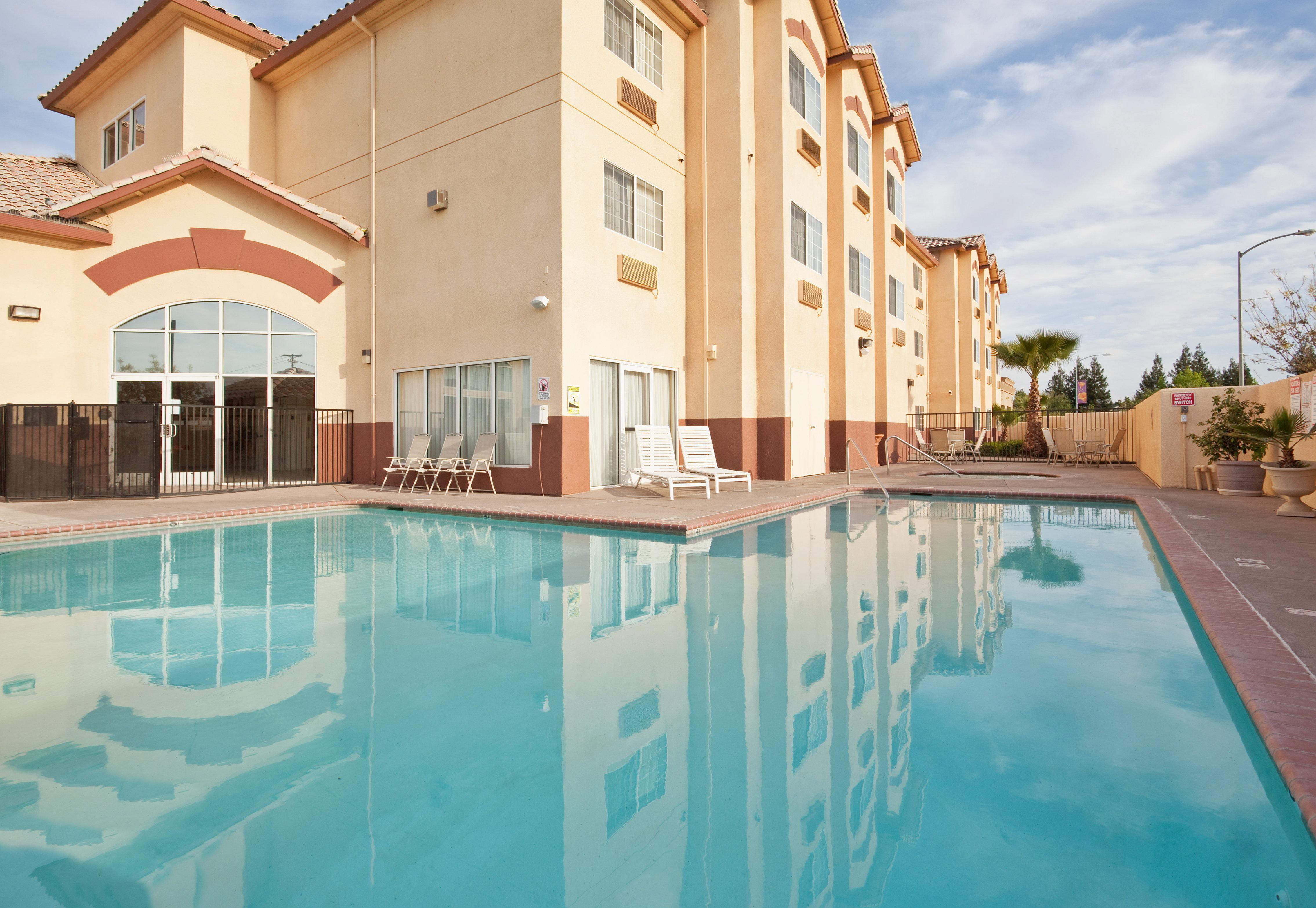 Holiday Inn Express Madera By Ihg Exterior photo