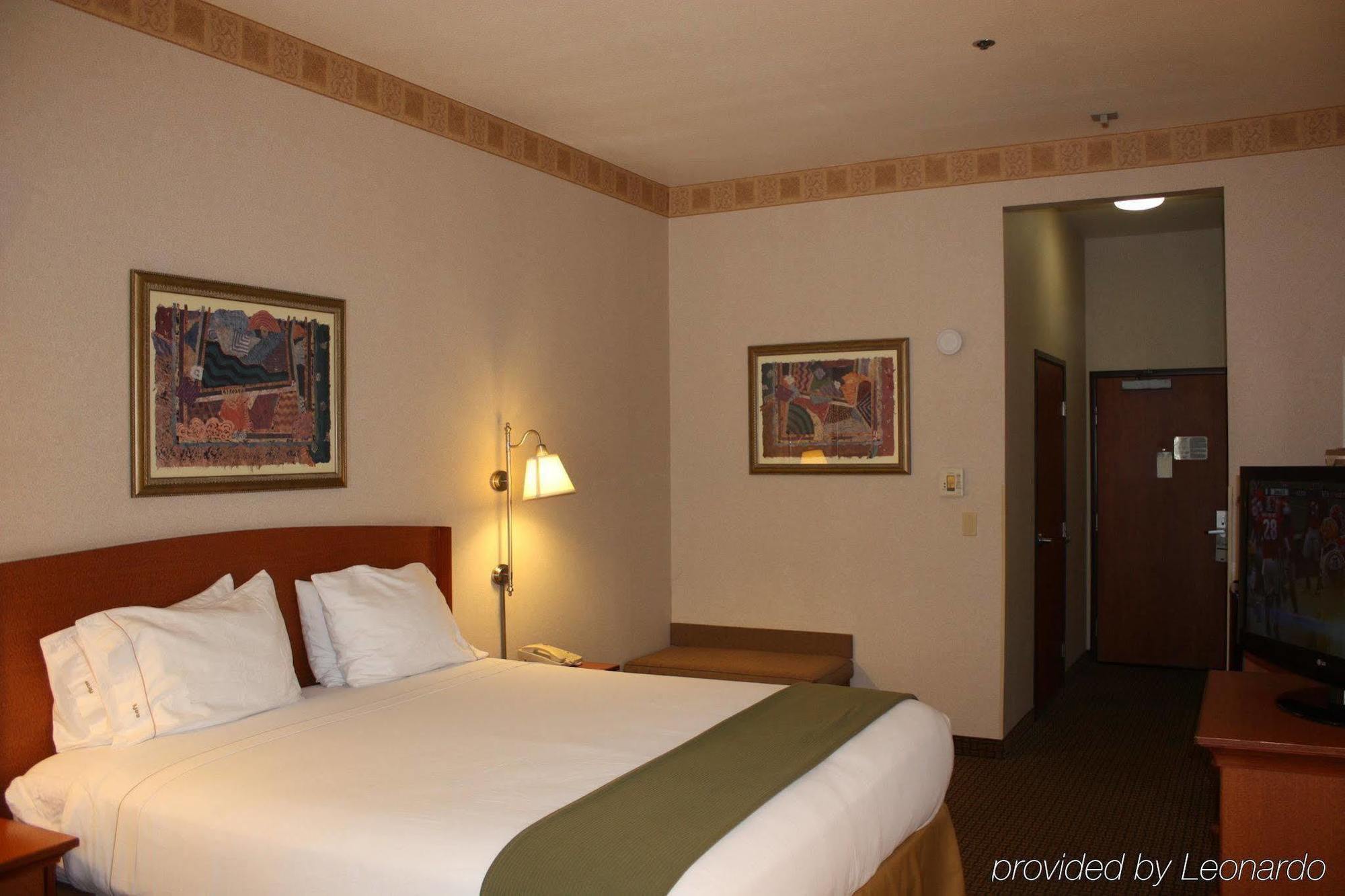 Holiday Inn Express Madera By Ihg Exterior photo